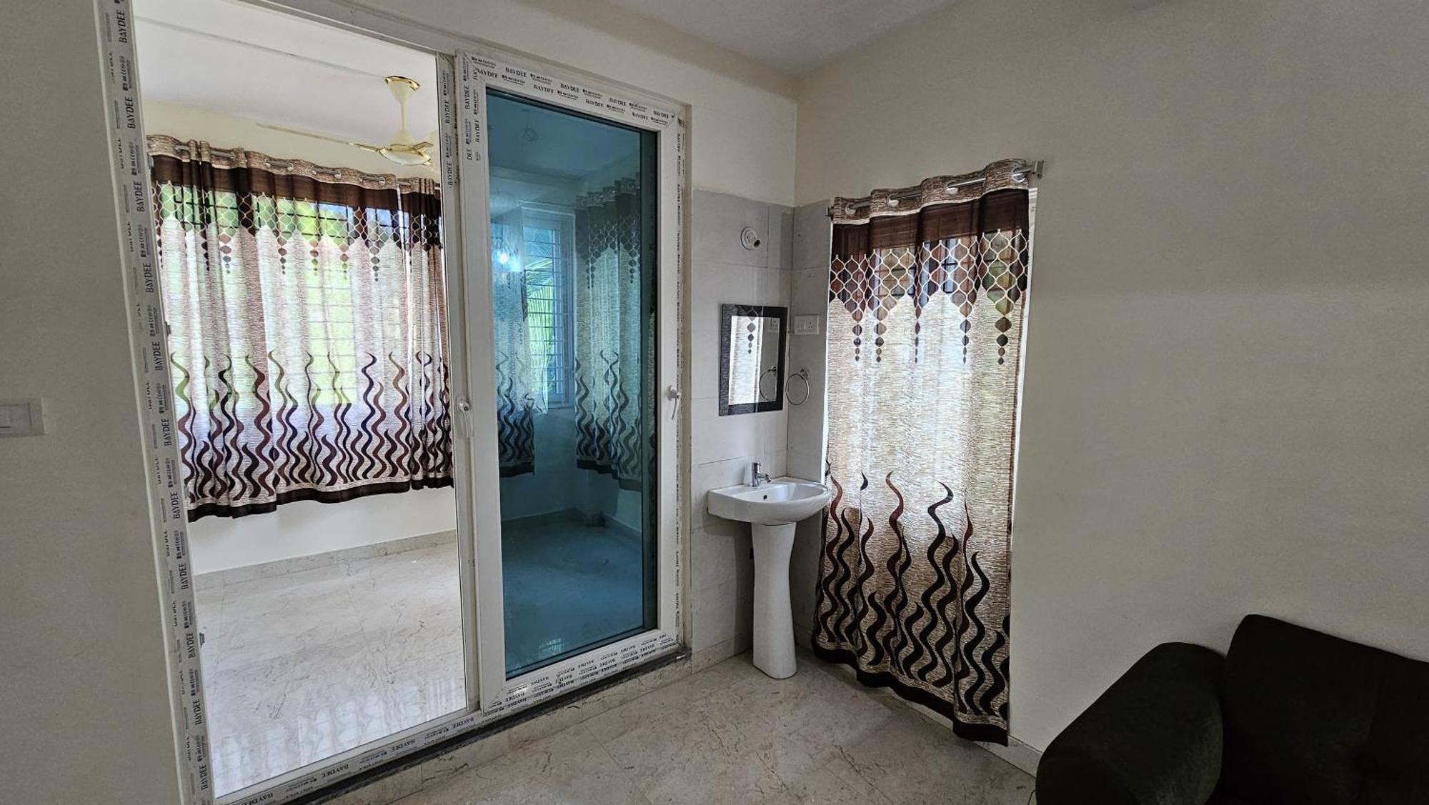 Vensa Homestay ปูรี ภายนอก รูปภาพ